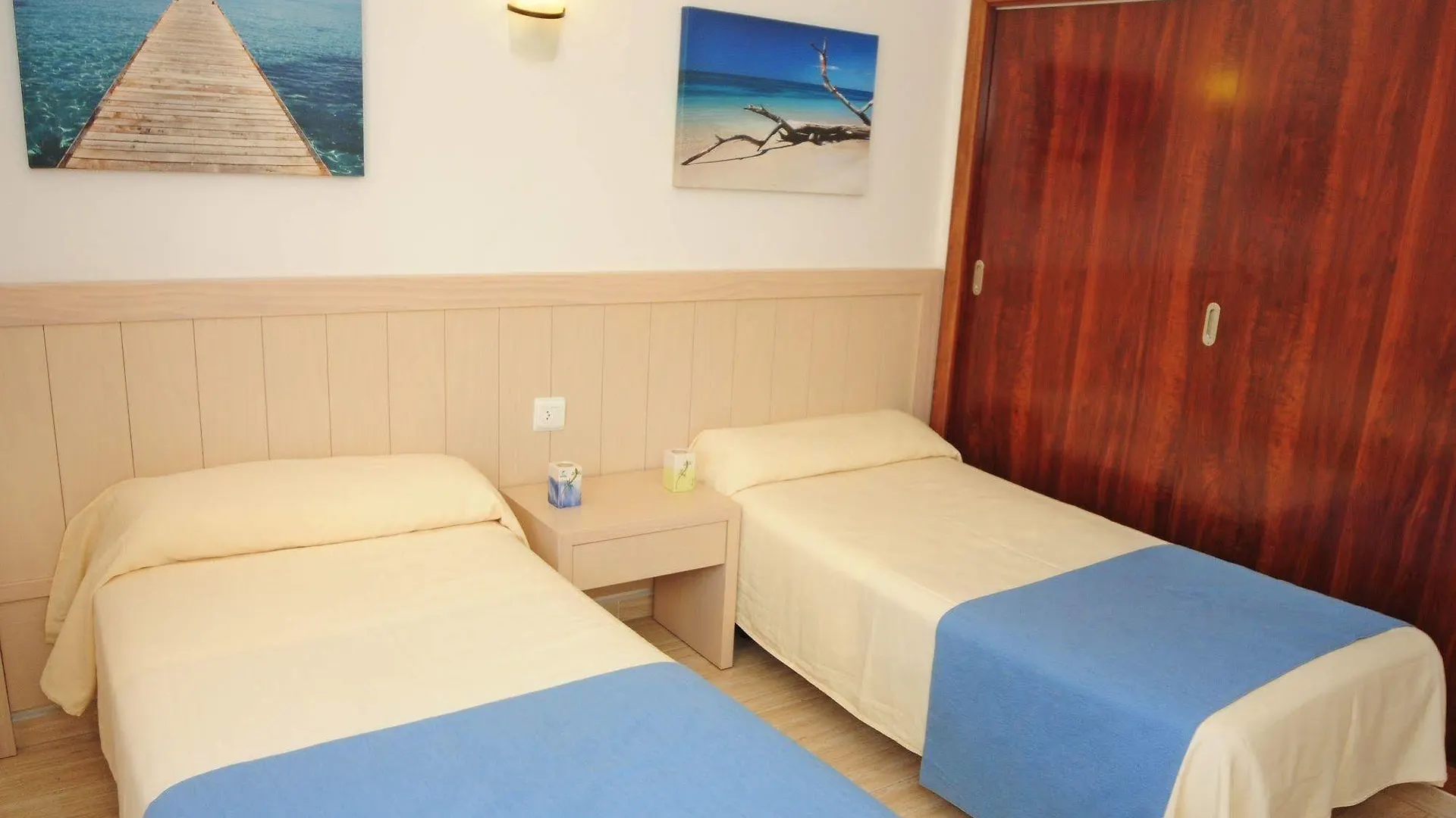 Apartamentos Vistamar I Sant Jordi de ses Salines Hotel